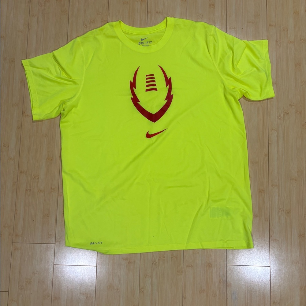 Nike Dri-Fit Men’s short sleeve shirt